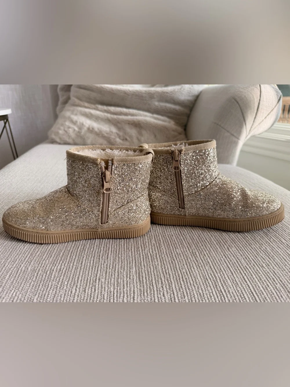 Cat & Jack Girls Glitter Pull-On Gold Boots with fur shearling lining 12T